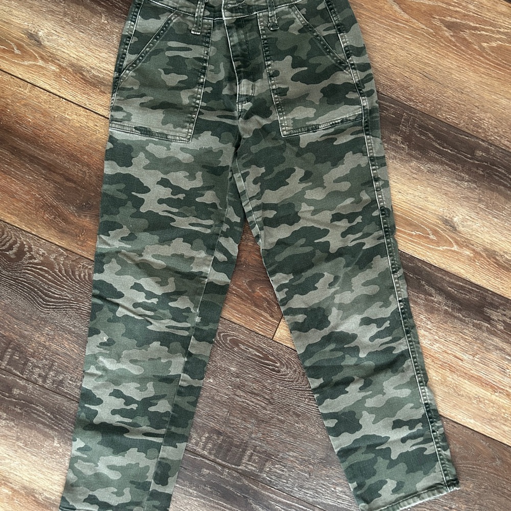 Universal Thread Gray and Camouflage Pants